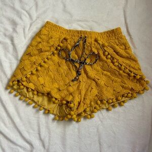 💛Yellow shorts🌻